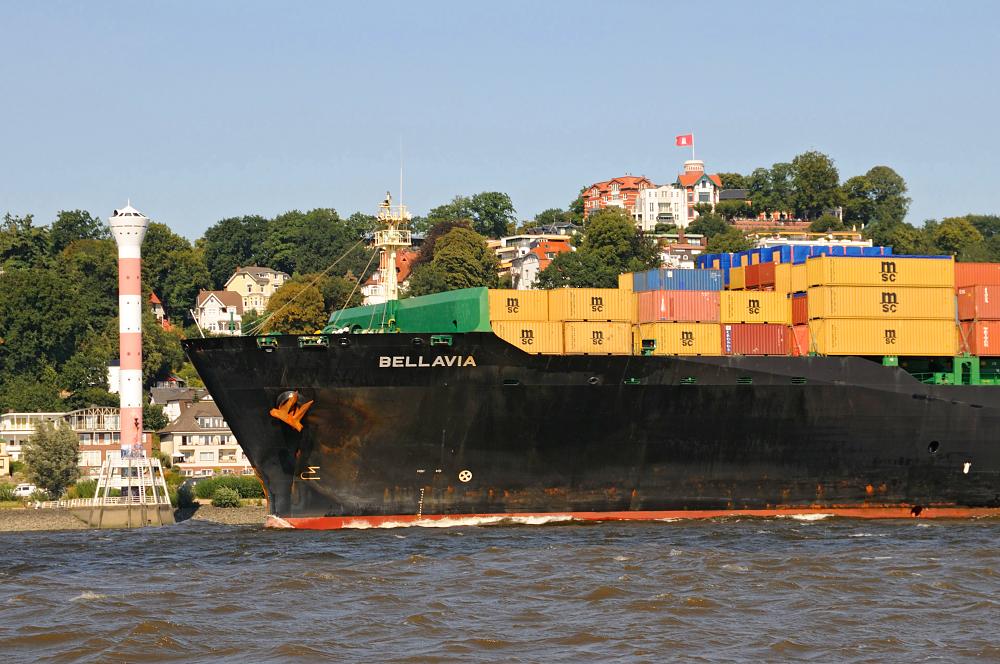 5591 Containerladung Frachtschiff BELLAVIA vor dem Suellberg Blankenese | Schiffsbilder Hamburger Hafen - Schiffsverkehr Elbe
